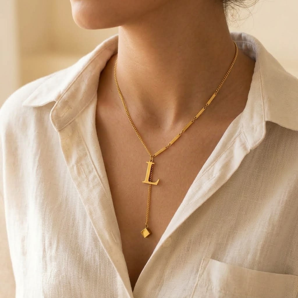 Collier Signature Initiale & Chaîne Asymétrique — Acier Inoxydable